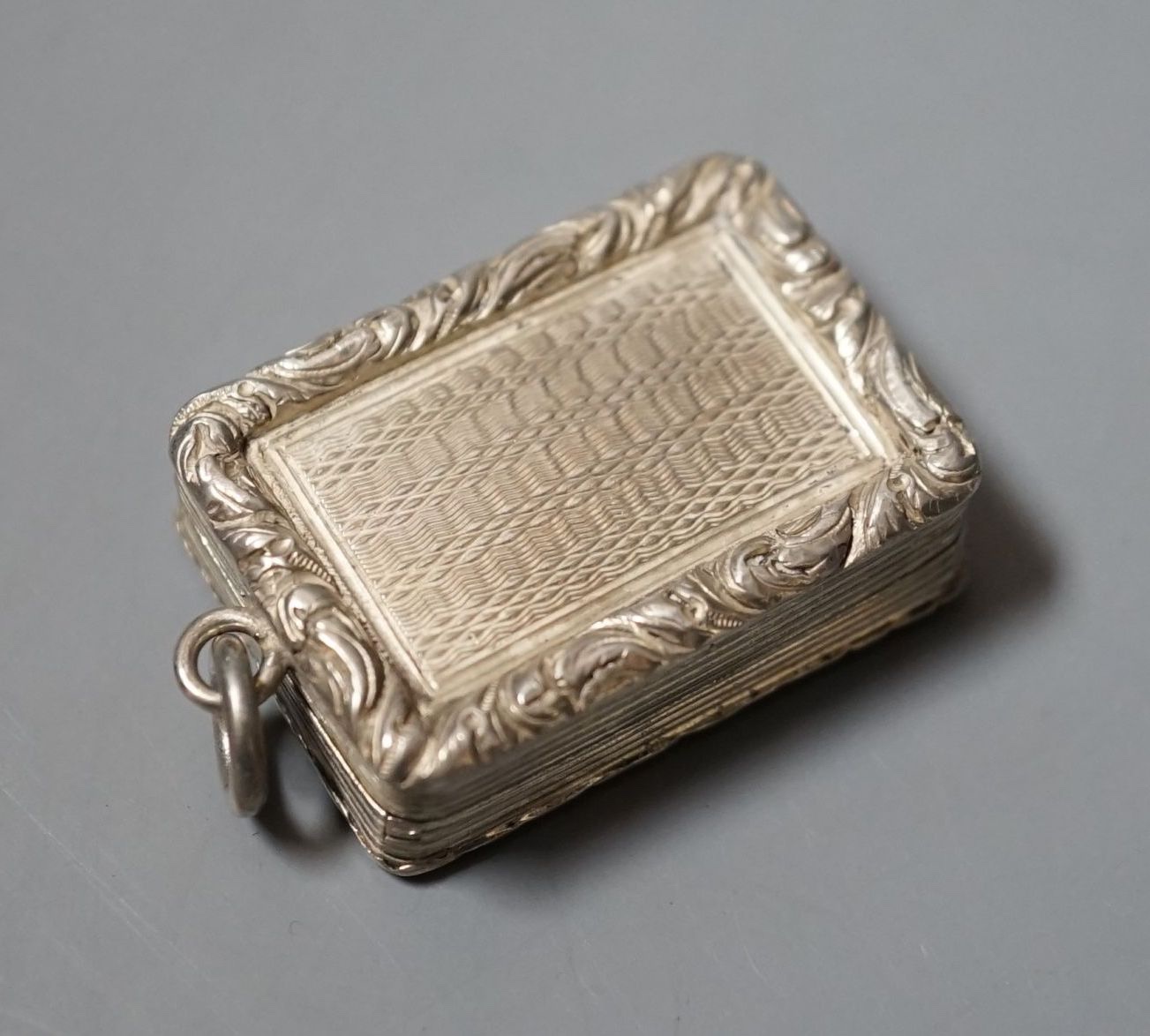 A George IV engine turned silver rectangular vinaigrette, Thomas Shaw, Birmingham, 1824, 33mm.